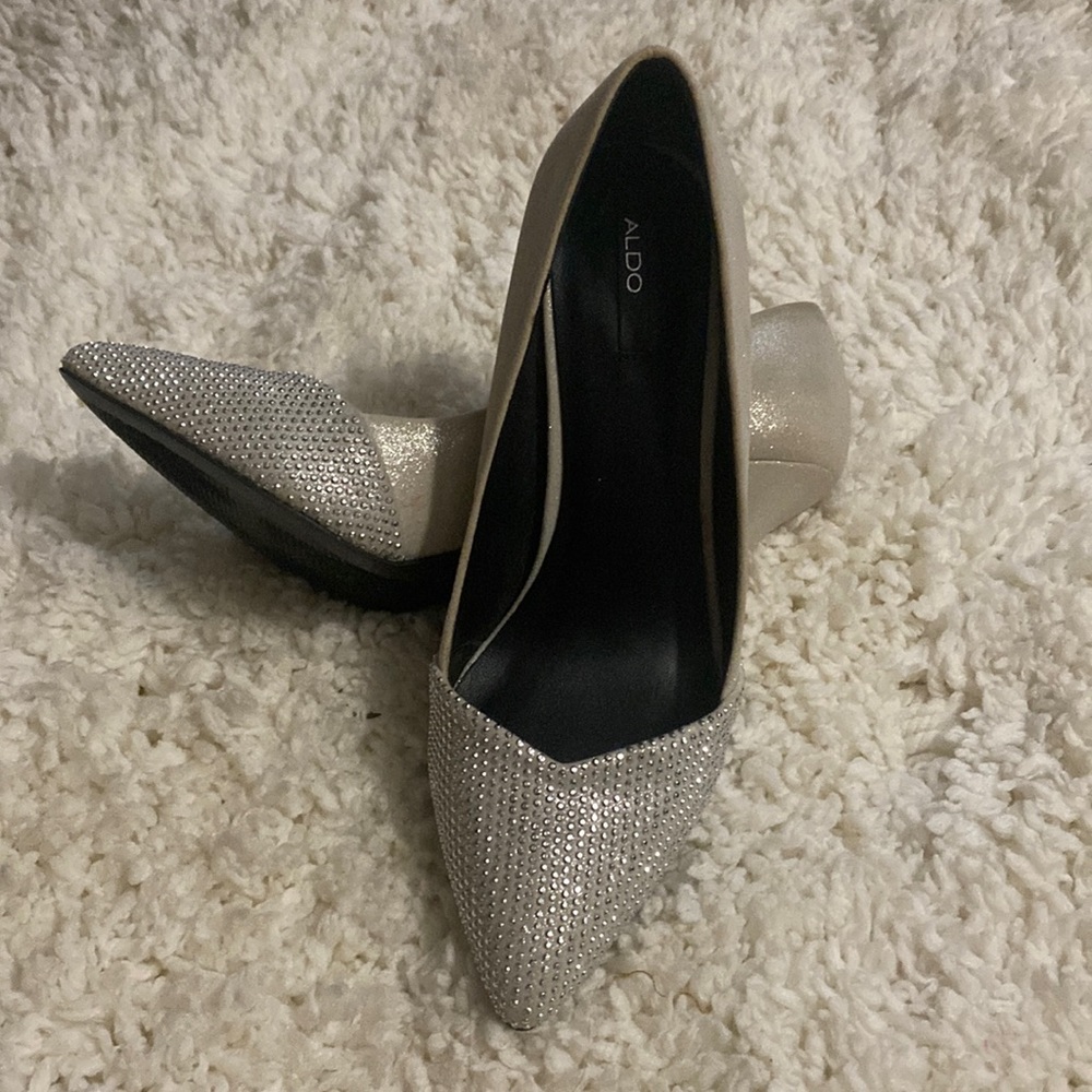 very nice Aldo sneakers